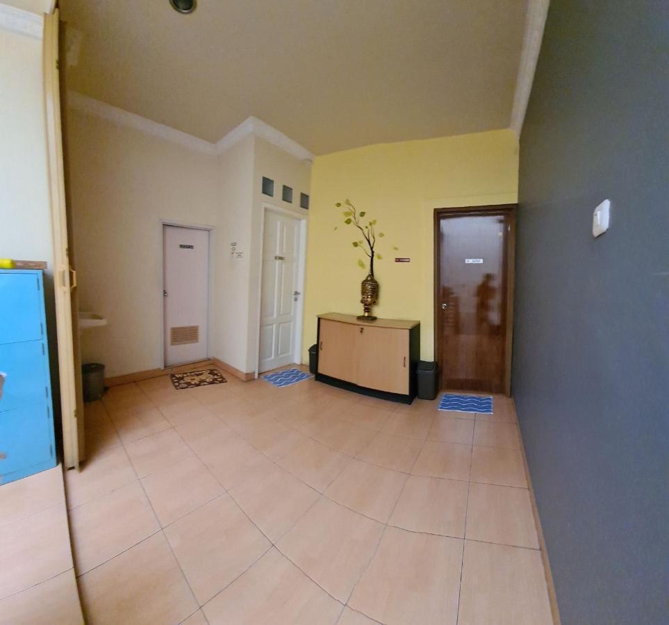 Traveller Home Tangerang Kültér fotó